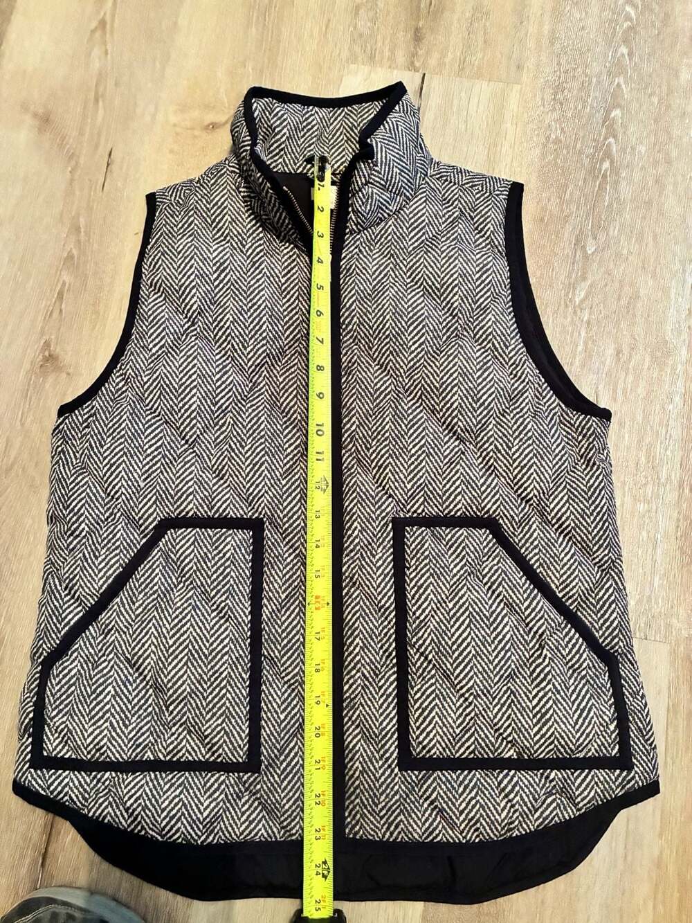 J.Crew Puffer Vest Size M Black White Herringbone Quilted Zip Front - Picture 5 of 9